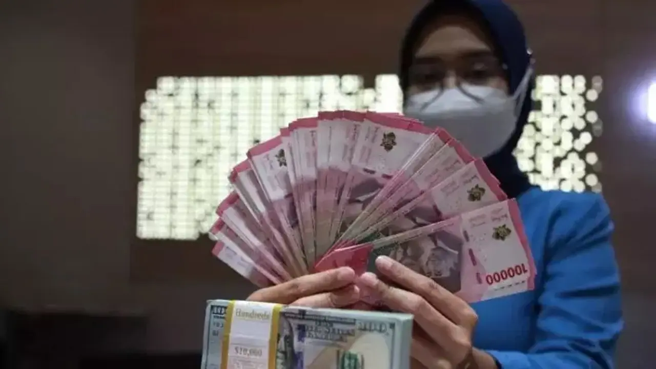 BI Ungkap Penyebab Rupiah Melemah ke Rp 17.900