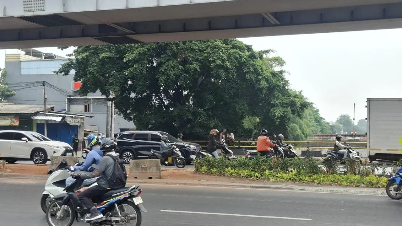 Celah Taman Flyover Pesing Akan Ditutup untuk Cegah Pemotor Terobos