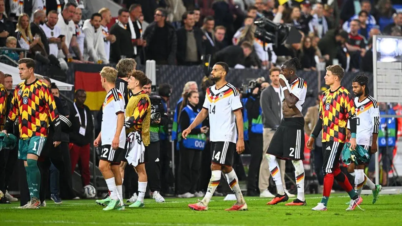Debut Kandang Klopp Berujung Kekalahan, Fans Jerman Tinggalkan Stadion