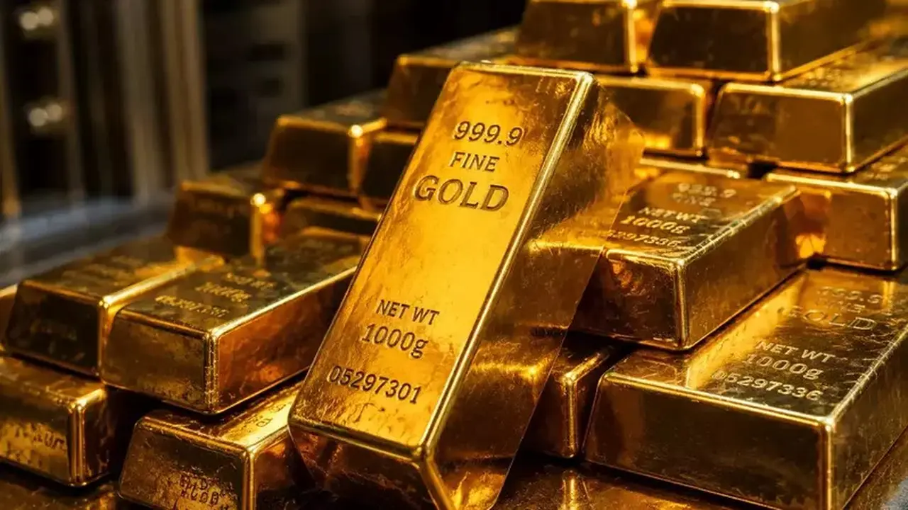 Emas Anjlok 4% Akibat 'Badai Sempurna' Pasar Keuangan