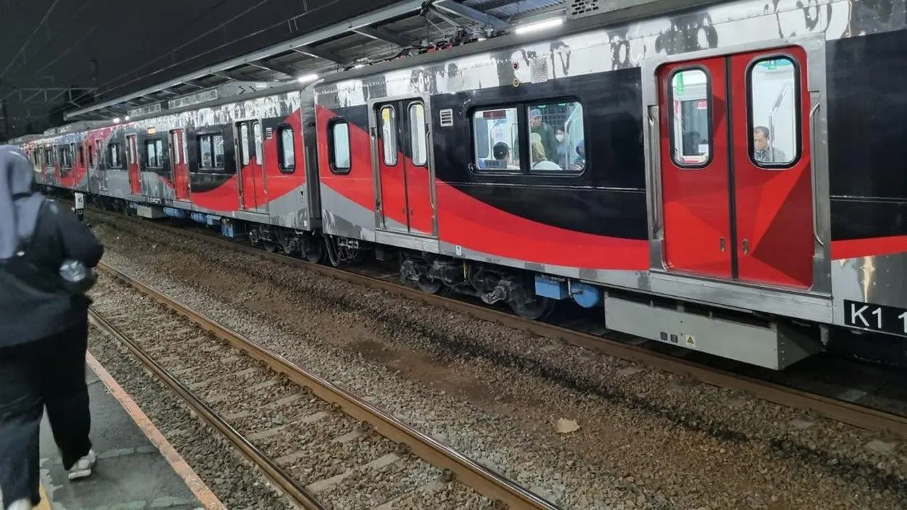 Gangguan Pintu KRL Bogor-Jakarta Kota Sebabkan Keterlambatan Perjalanan