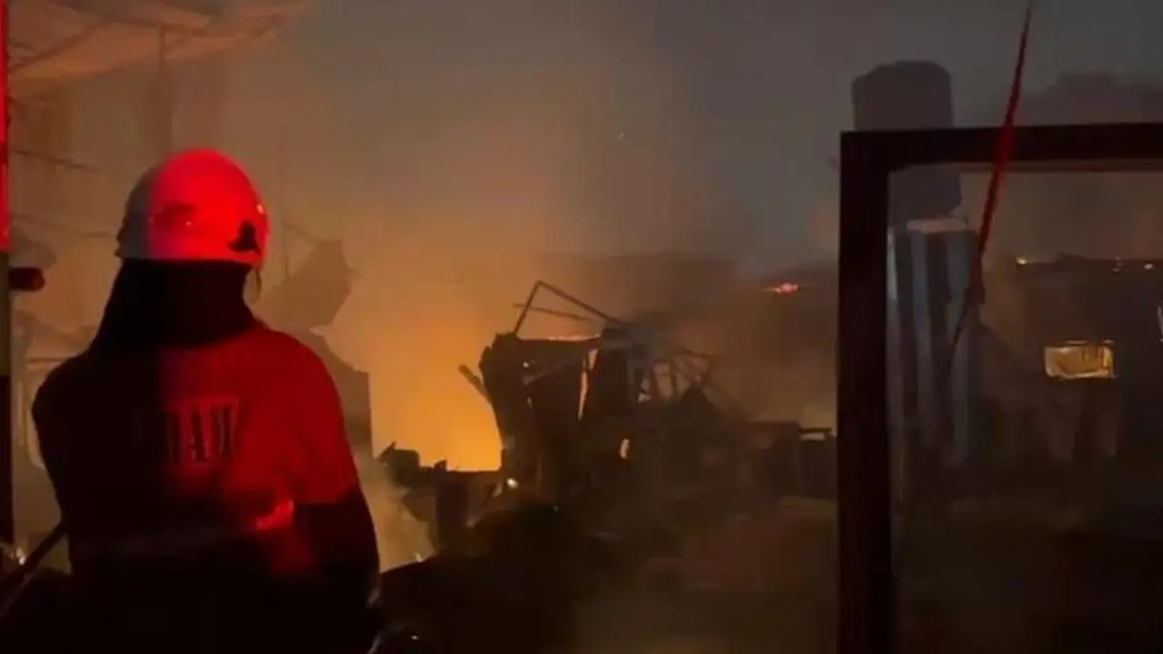 Gudang Mebel di Jakarta Barat Terbakar, Warga Dengar Ledakan