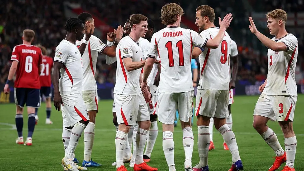 Inggris Taklukkan Republik Ceko 2-0 Berkat Gol Gordon dan Kane