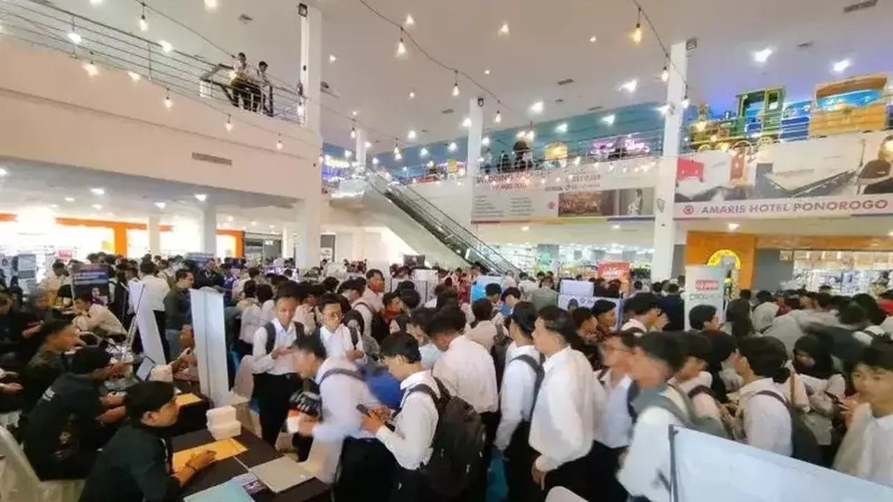 Investasi Besar Belum Ciptakan Lapangan Kerja Berkualitas, Kelas Menengah Tergerus