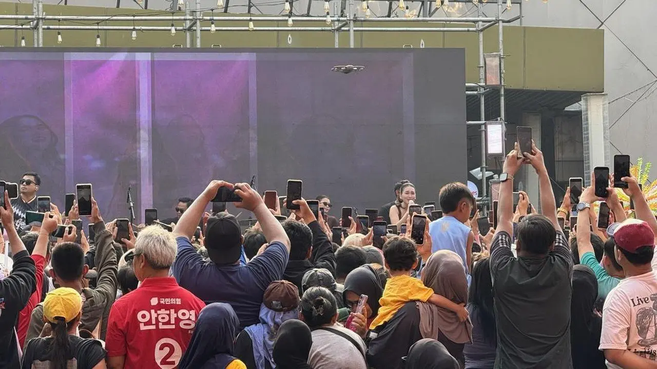 Jakarta Penuh Warna Meriahkan CFD Rasuna Said dengan Tarian dan Ayu Ting Ting