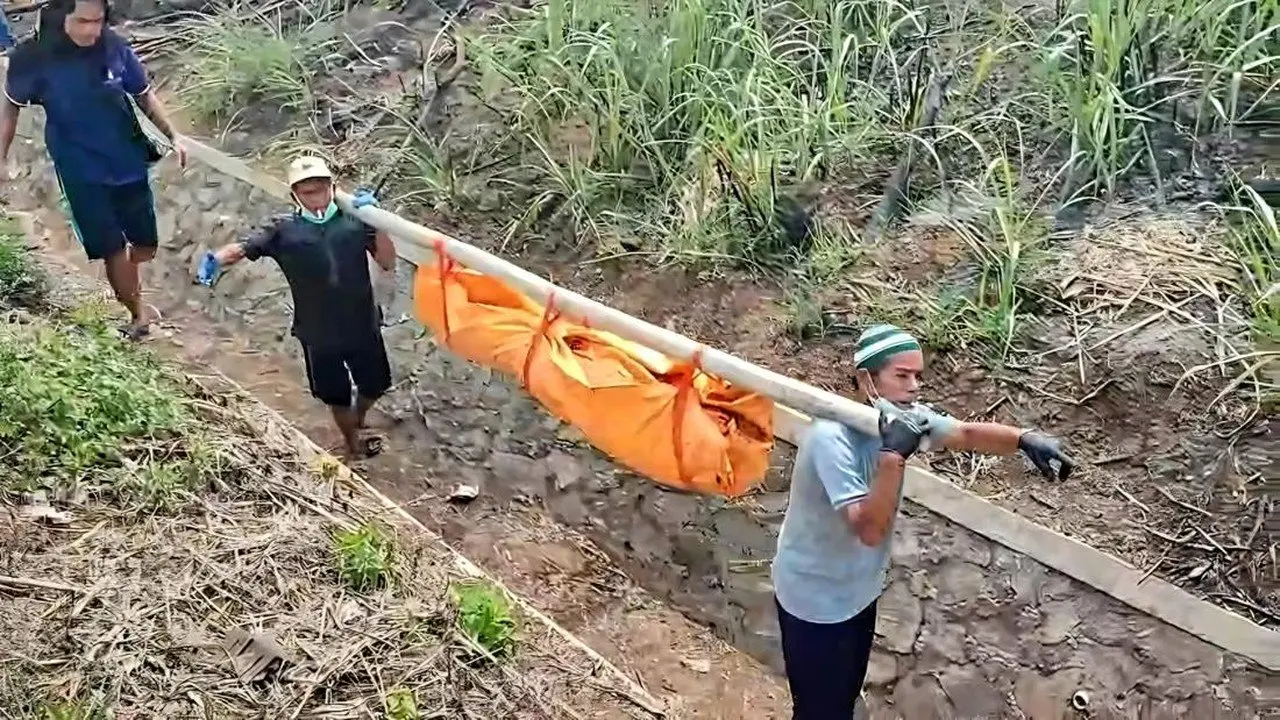 Jasad Pria Misterius Ditemukan Terbungkus Plastik di Bawah Tol Bocimi