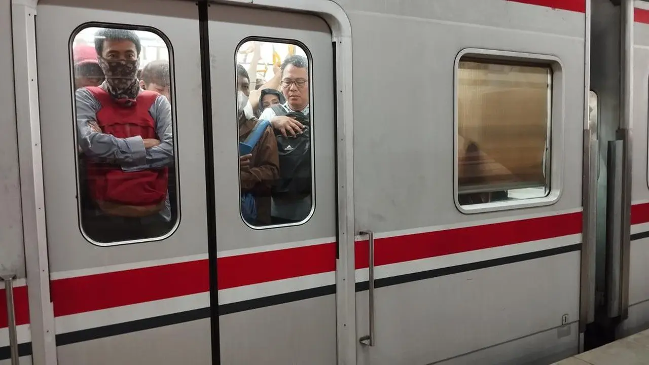 Kecoa Terbang Picu Kepanikan di Gerbong Wanita KRL Tujuan Bogor