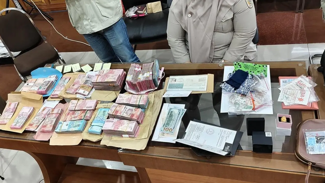 KPK Sita Dolar AS dan Singapura dalam Penggeledahan Kantor BPN Jatim