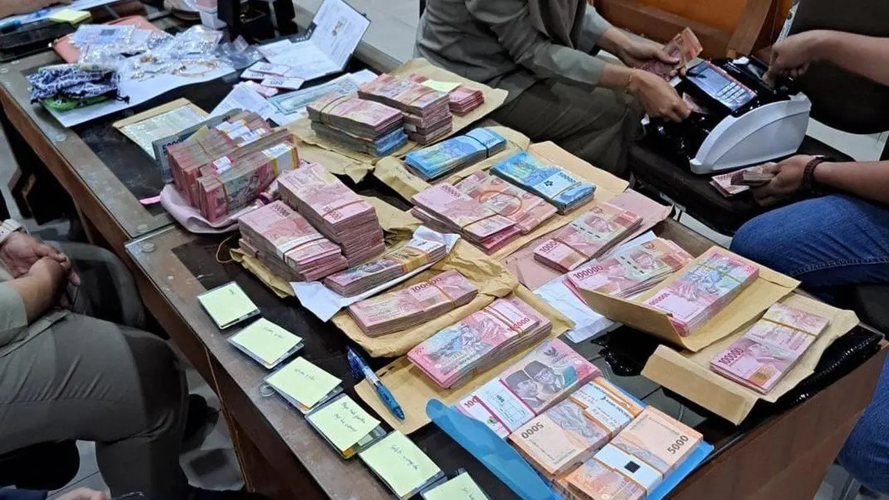 KPK Temukan ATM Penampungan di Kanwil BPN Jatim, Uang Ratusan Juta Disita