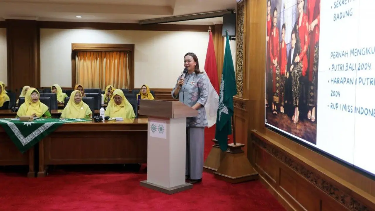Lansia Badung Diajak Tetap Aktif dan Bijak Bermedia Sosial di Era Digital