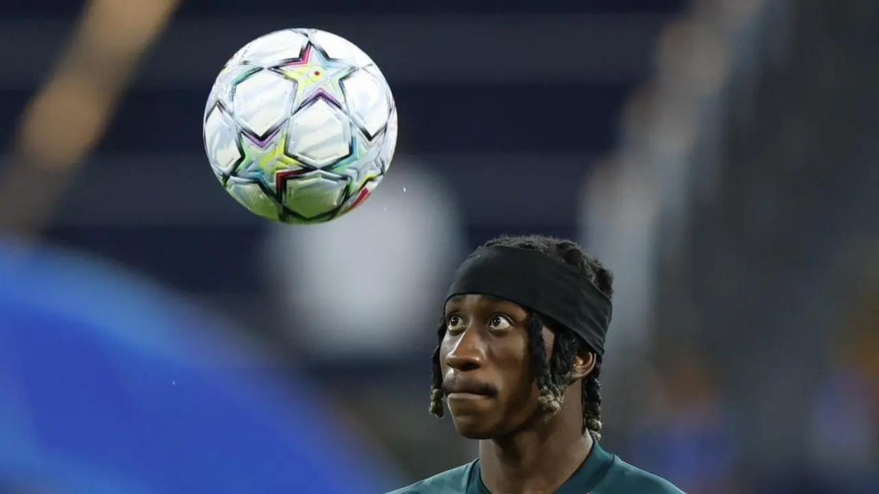 Luis Figo Bela Pemain Muda Real Madrid yang Dihujani Kritik
