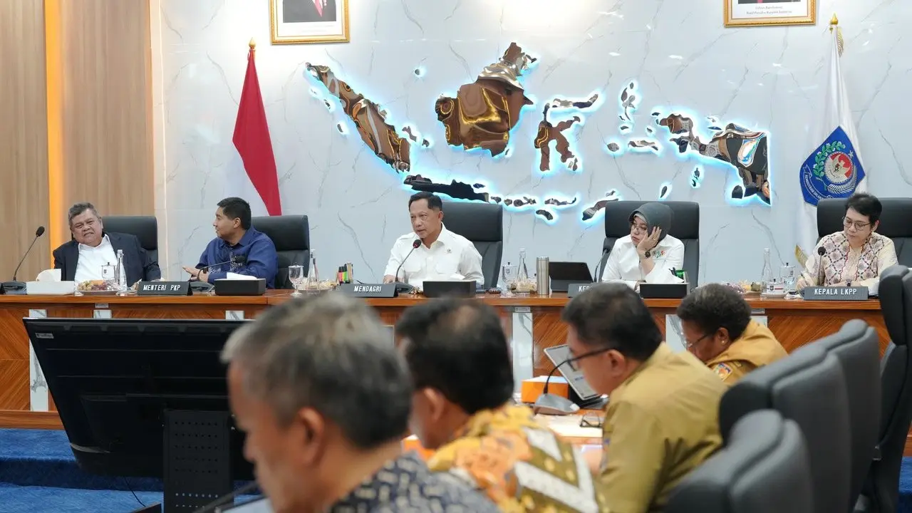 Mendagri Tito Bahas Pembangunan 2.200 Rumah dan Program Gentengisasi di Papua