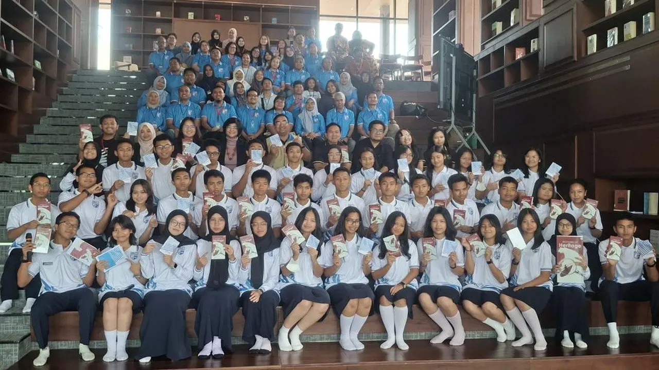 Menjelang Bulan Bahasa, SMA KTB Bogor Terbitkan Dua Buku Karya Siswa