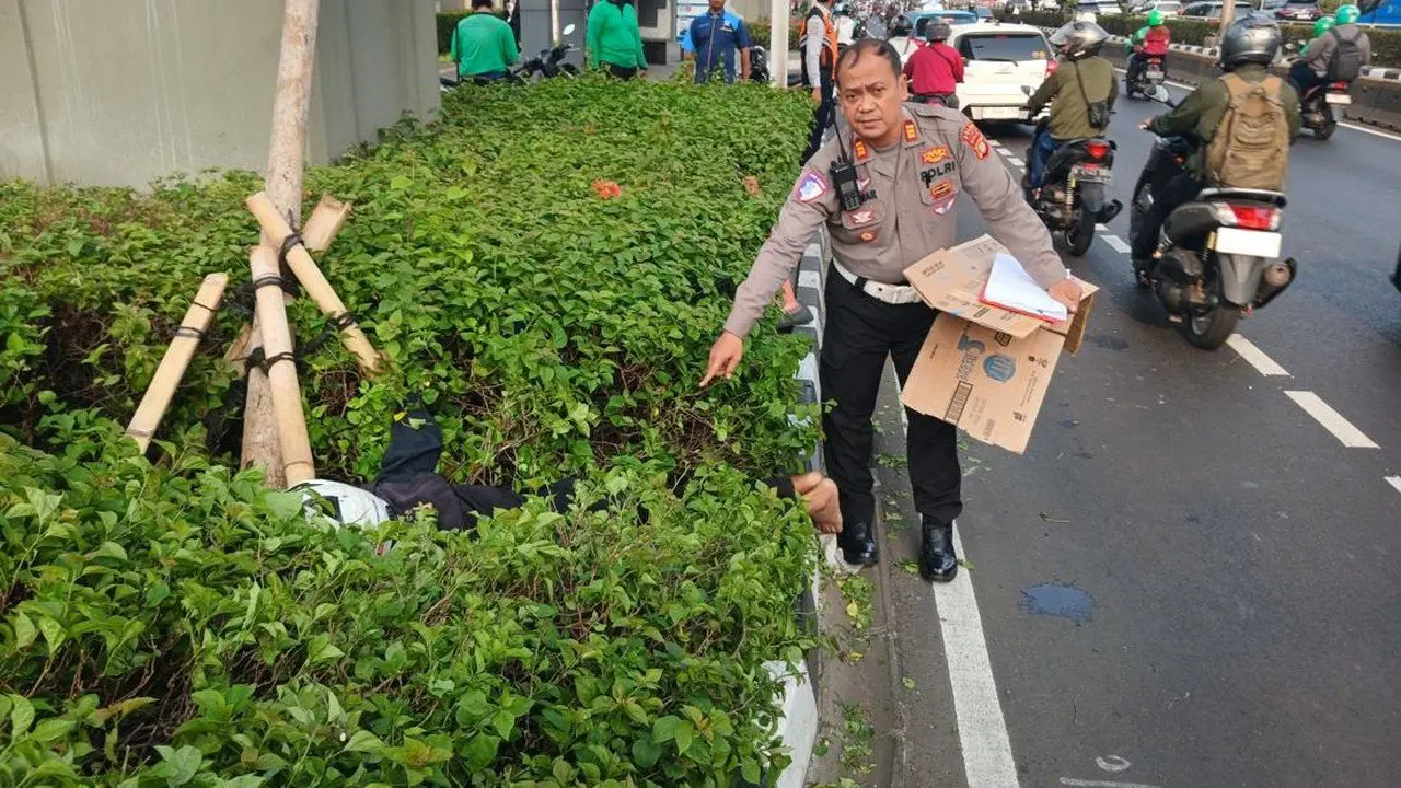 Pengendara Motor Tewas dalam Kecelakaan Tunggal di MT Haryono