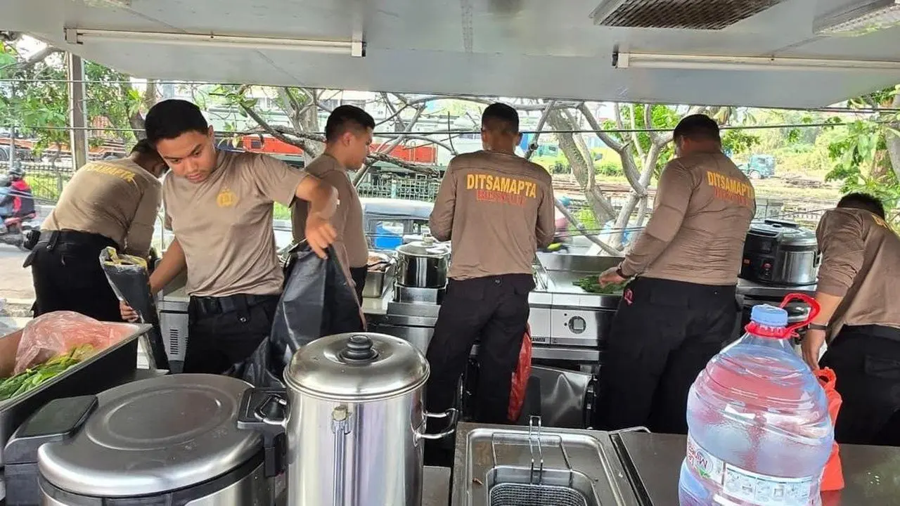 Polda Metro Jaya Dirikan Dapur Umum untuk Korban Kebakaran di Pademangan