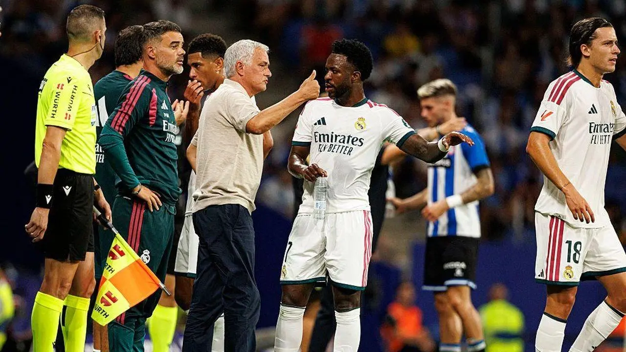 Real Madrid Didesak Ganti Pelatih, Vinicius Junior Disarankan Dicadangkan
