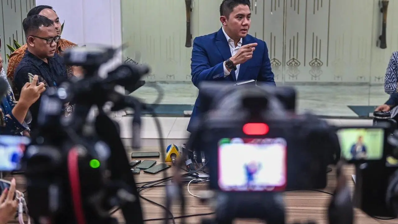Seskab Teddy Dinilai Paling Aktif Komunikasikan Agenda Presiden