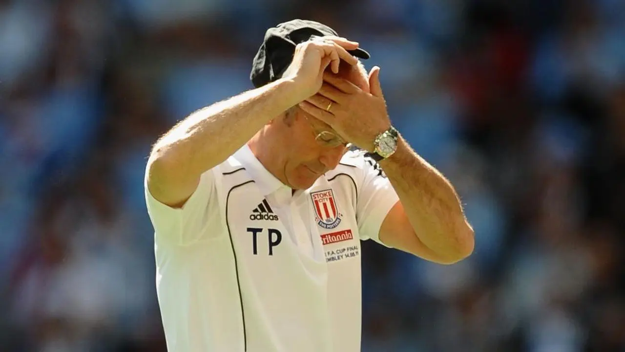 Tony Pulis Merasa Stoke City Dicurangi Man City di Final Piala FA 2011