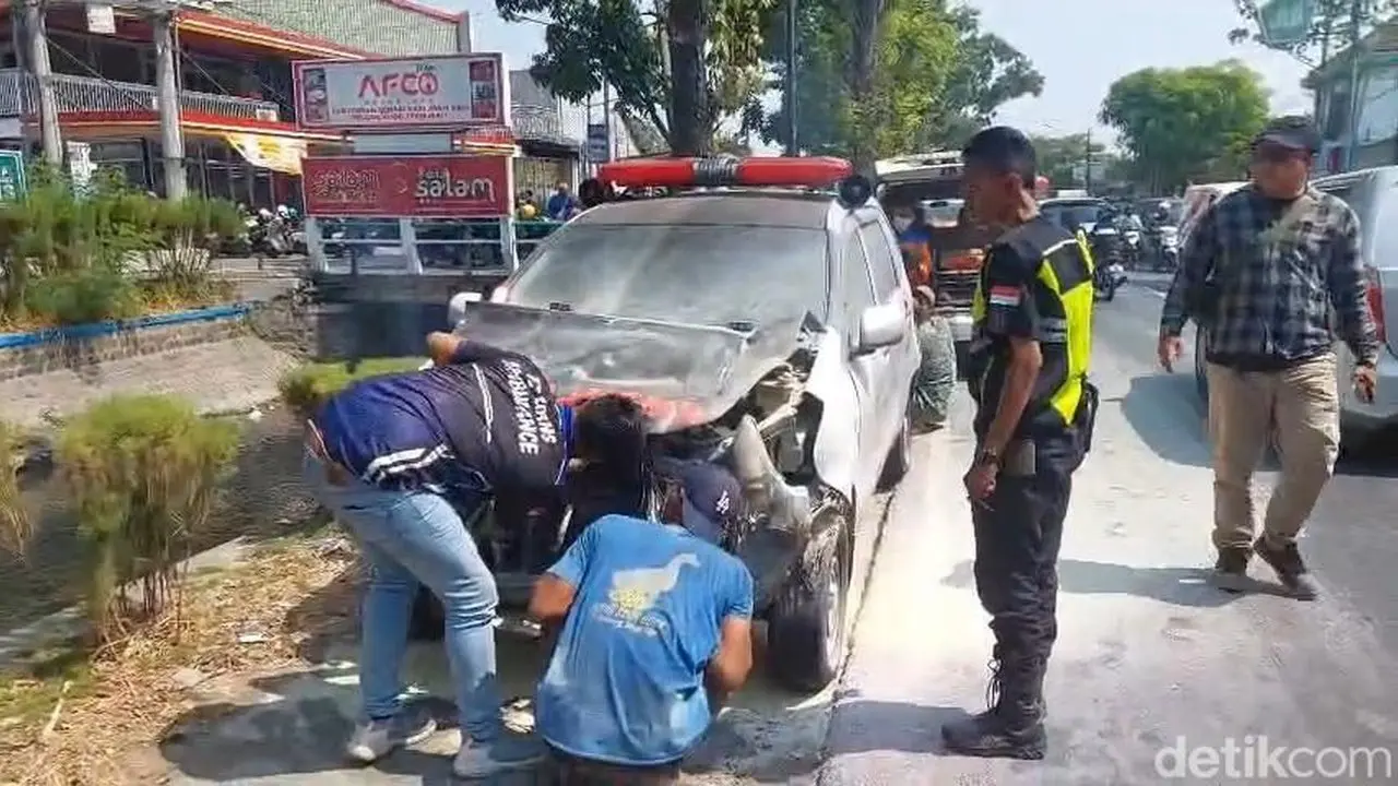 Ambulans Jenazah KM Virgo Kecelakaan Beruntun, Mesin Sempat Terbakar
