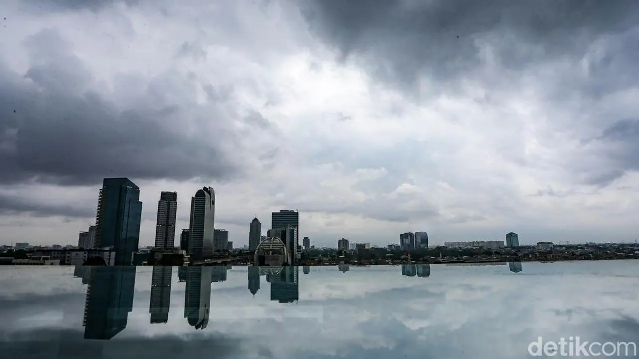 BMKG: Jakarta Berpotensi Hujan Ringan Sore dan Malam Nanti