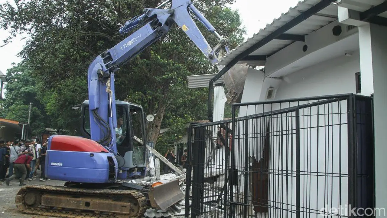Dibongkar Paksa, Klaster Mewah Lapas Cibinong Dibangun Tanpa Izin di Bantaran Sungai