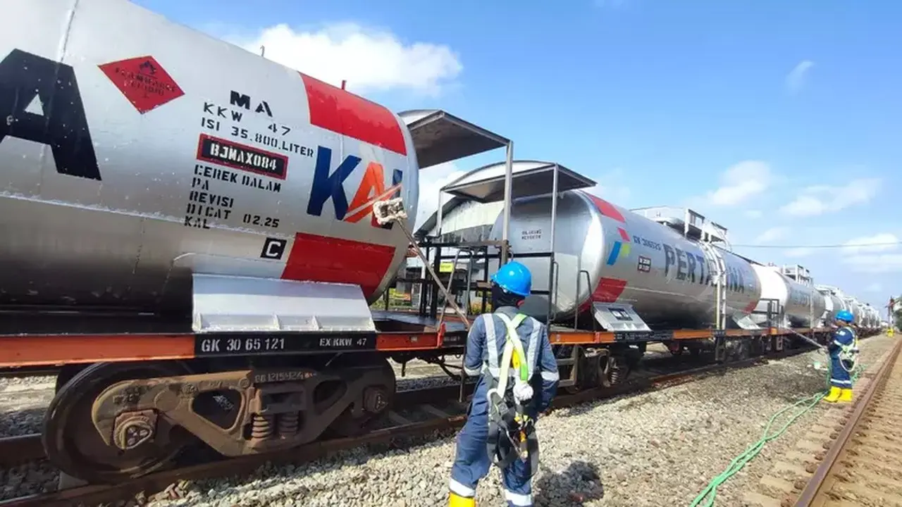 KAI Logistik Distribusikan 2,1 Juta Ton BBM dan BBK, Perkuat Ketahanan Energi Nasional