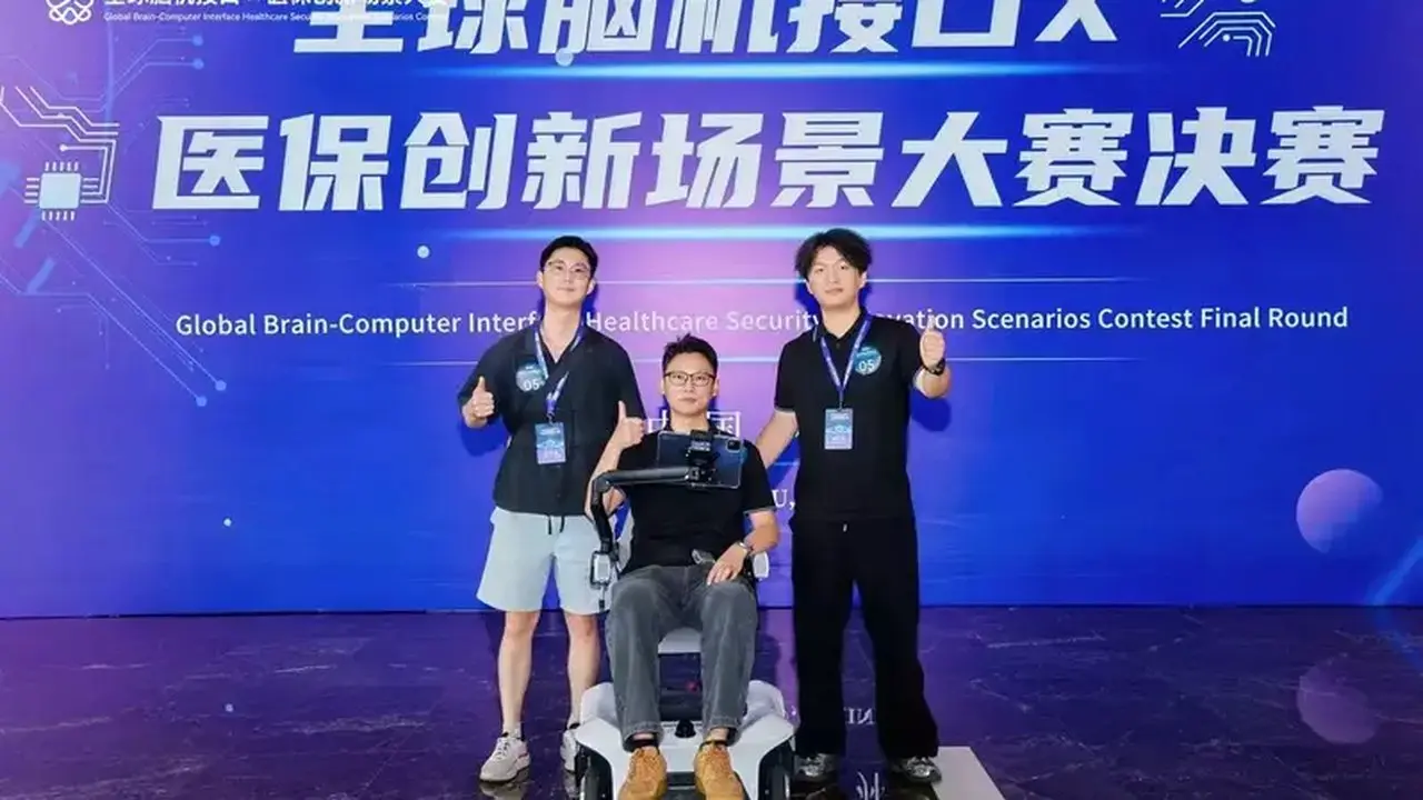 Kursi Roda Kendali Otak Aimoga Robotics Juara Kompetisi Internasional