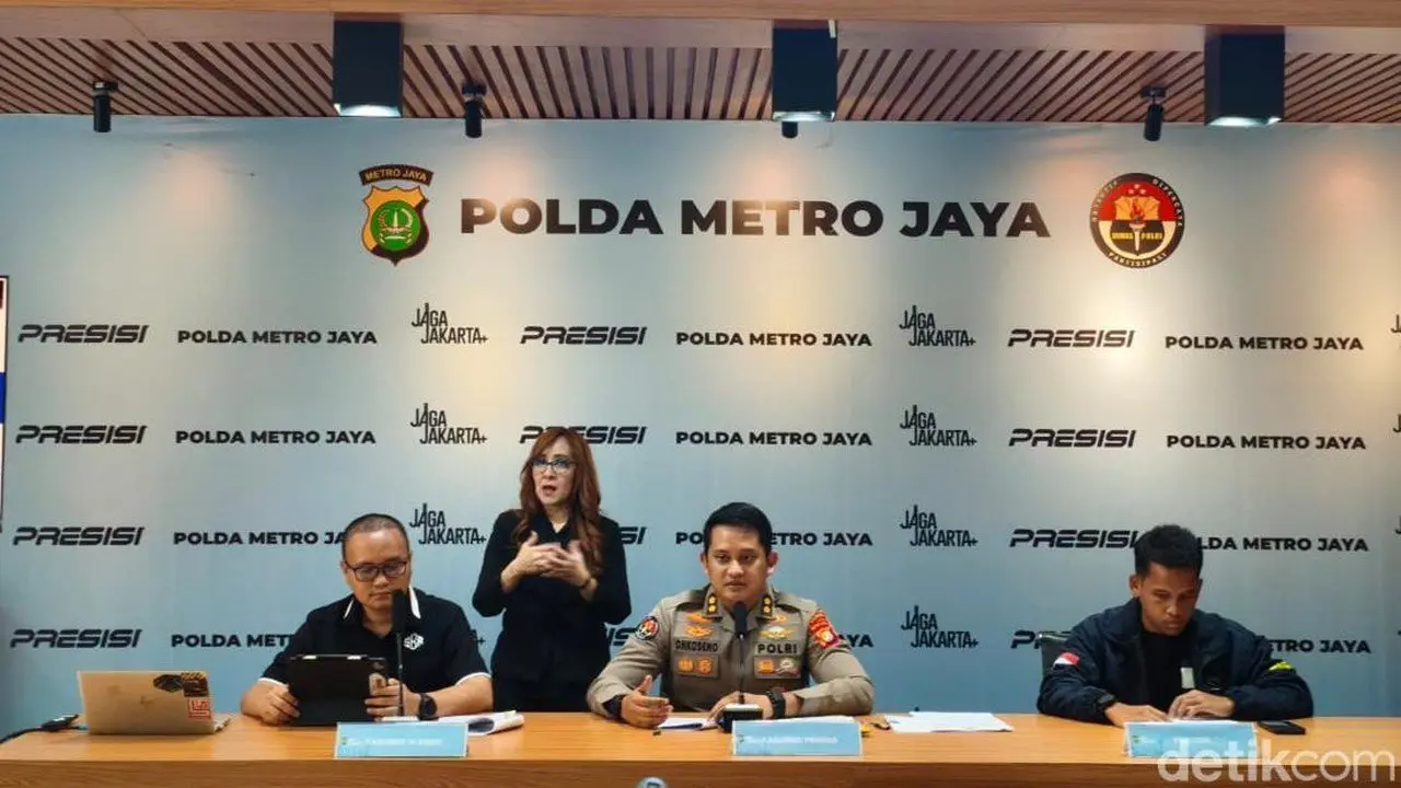 Lima Tersangka Ditangkap dalam Kasus Pembobolan Kartu Kredit Berkedok SMS Promo Palsu
