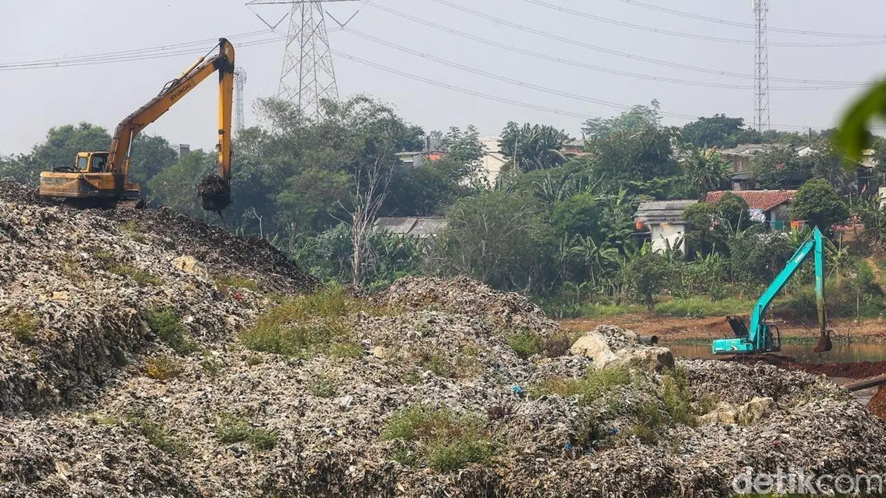 Longsor di TPA Cipayung Depok Akibat Kelebihan Muatan, DLHK Kerahkan Alat Berat Tambahan