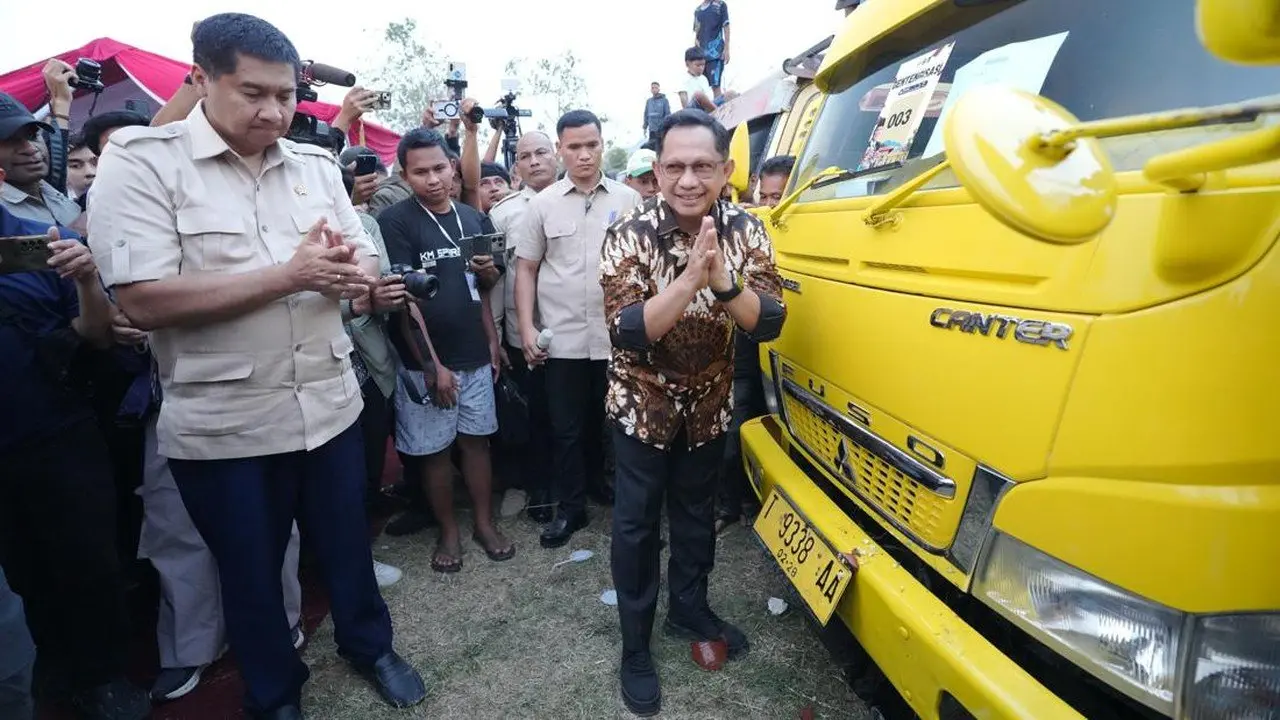 Mendagri dan Menteri PKP Lepas 125 Truk Genteng Dukung Program Gentengisasi