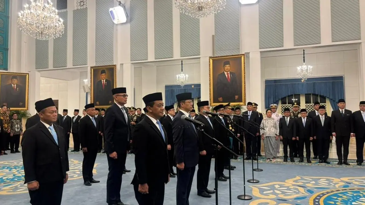 Prabowo Lantik 18 Pejabat Baru, Termasuk Menko Baru dan Kapolri