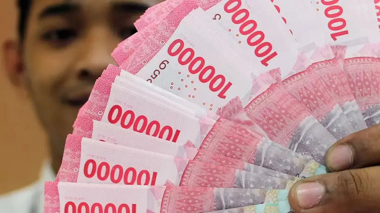 Rupiah Tertekan Dolar AS Akibat Data Inflasi dan Neraca Perdagangan