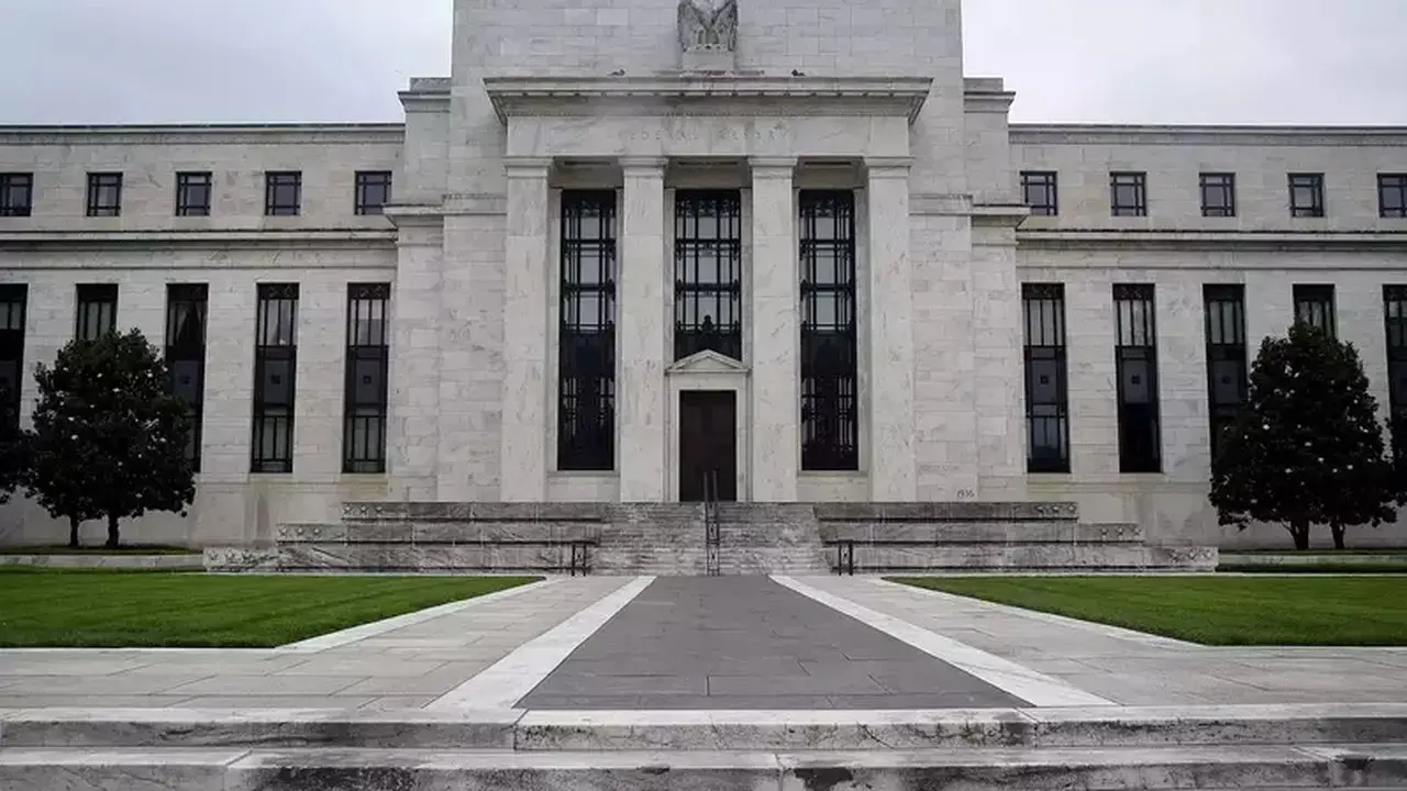 The Fed Beri Sinyal Jeda Kenaikan Suku Bunga Oktober